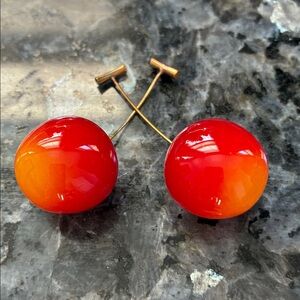 Cherry drop earrings, Mt. Rainier? In EUC